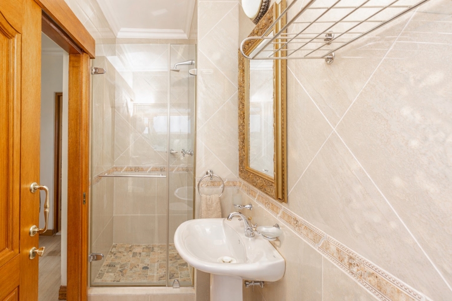 5 Bedroom Property for Sale in Caribbean Beach Club North West